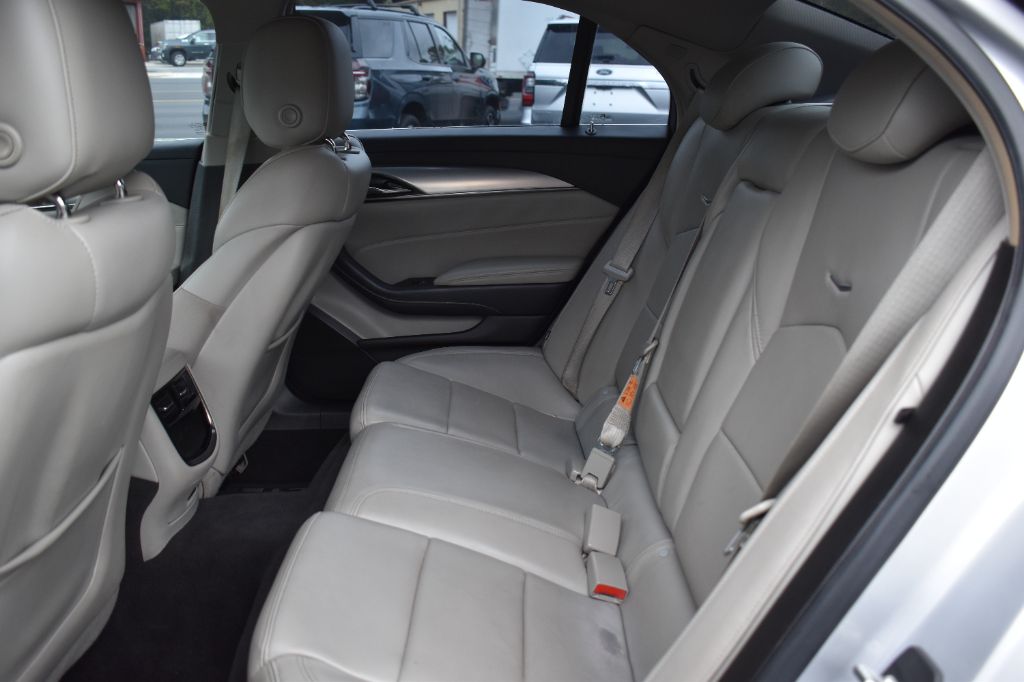 Cadillac CTS photo 10