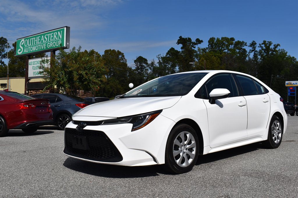 2021 Toyota Corolla LE's photo