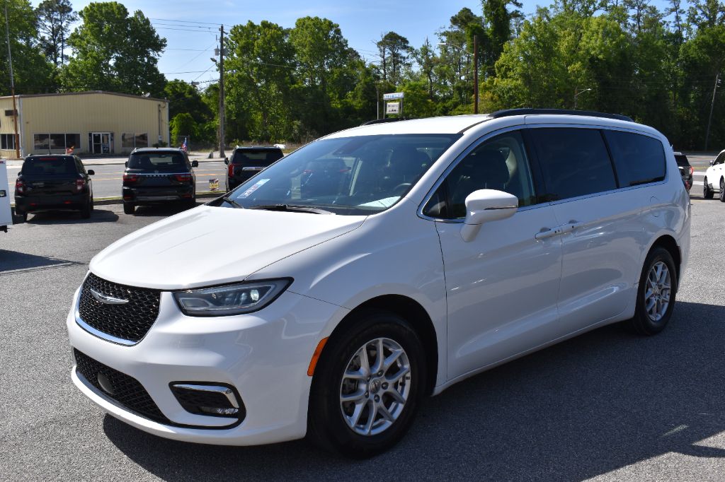2022 Chrysler Pacifica Touring L's photo