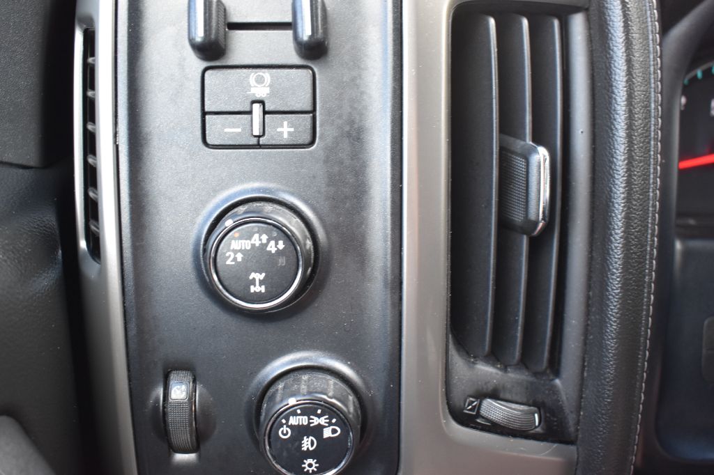 Chevrolet Silverado photo 22
