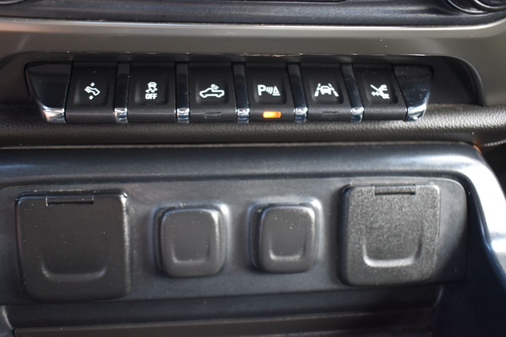 Chevrolet Silverado photo 18