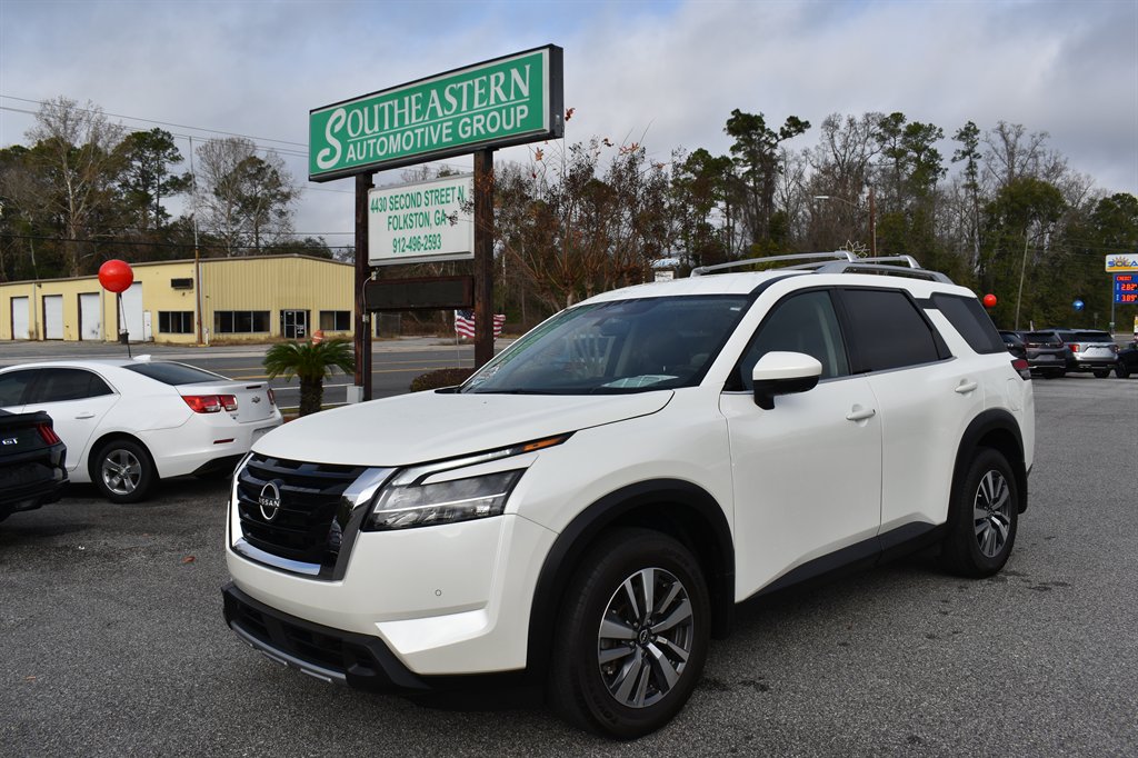 2024 Nissan Pathfinder SL's photo