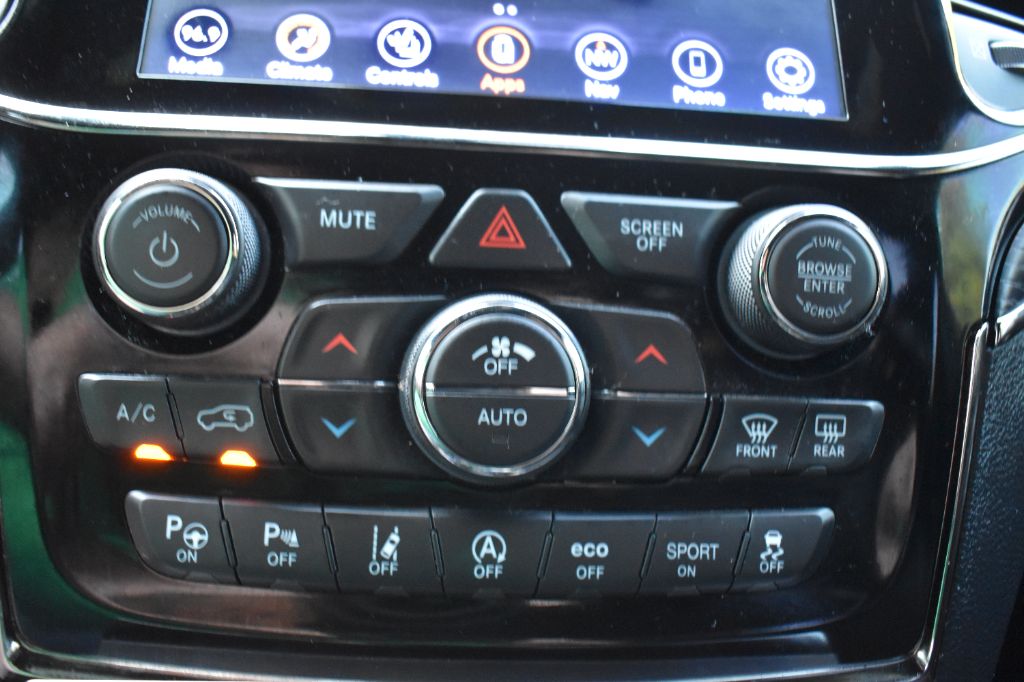 Jeep Grand Cherokee photo 19