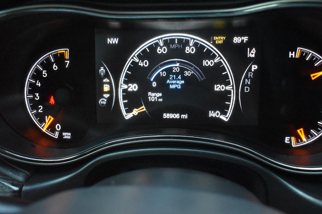 Jeep Grand Cherokee photo 16