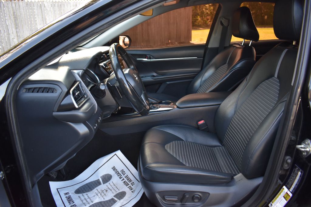 Toyota Camry photo 9