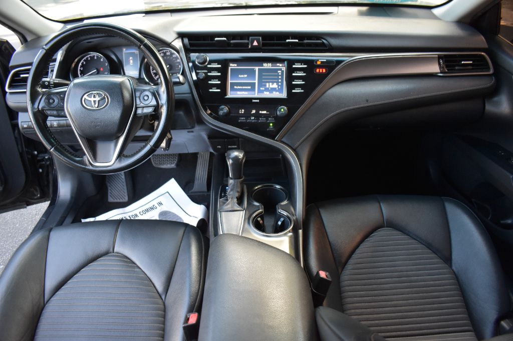 Toyota Camry photo 11