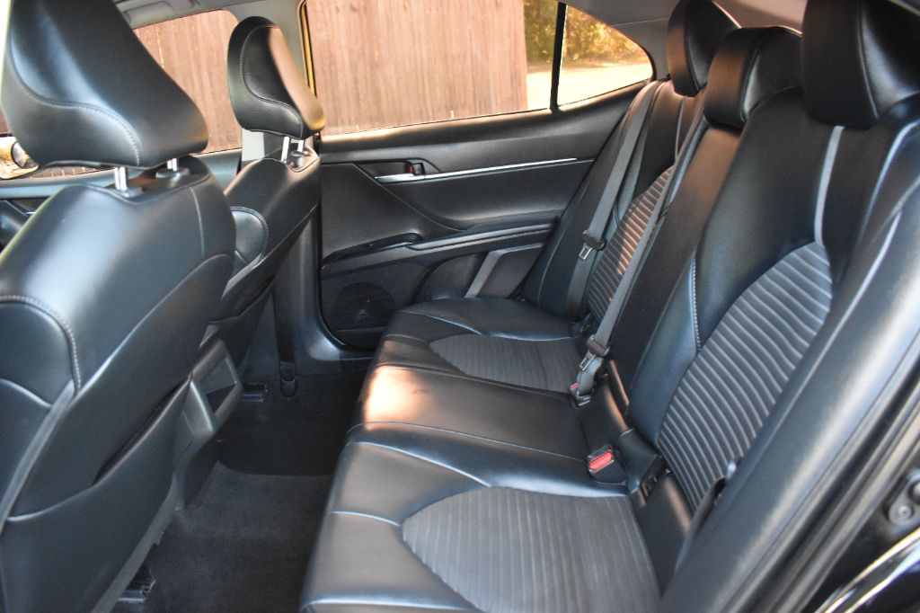 Toyota Camry photo 10