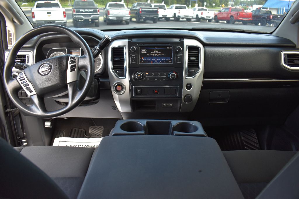 Nissan Titan photo 12