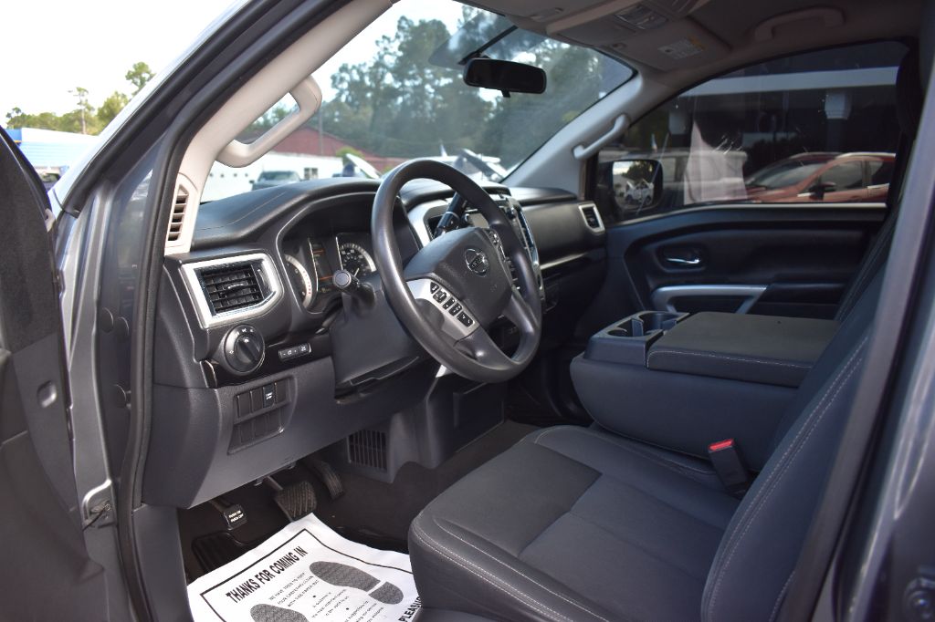 Nissan Titan photo 10