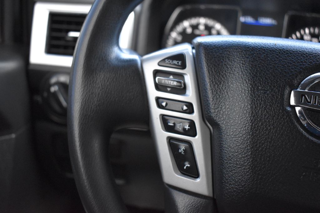 Nissan Titan photo 14