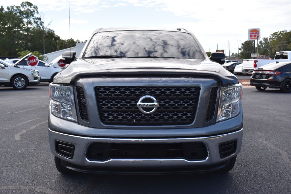 Nissan Titan photo 2