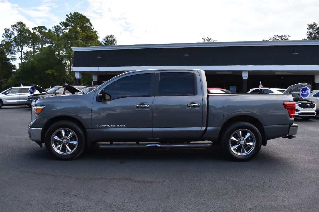 Nissan Titan photo 8