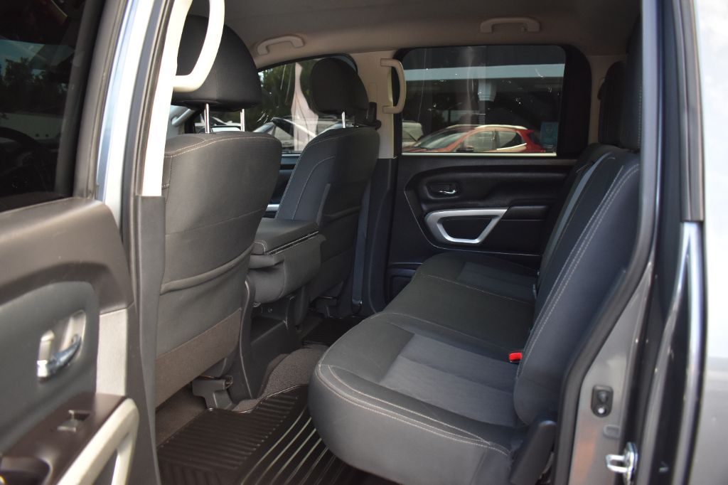 Nissan Titan photo 11
