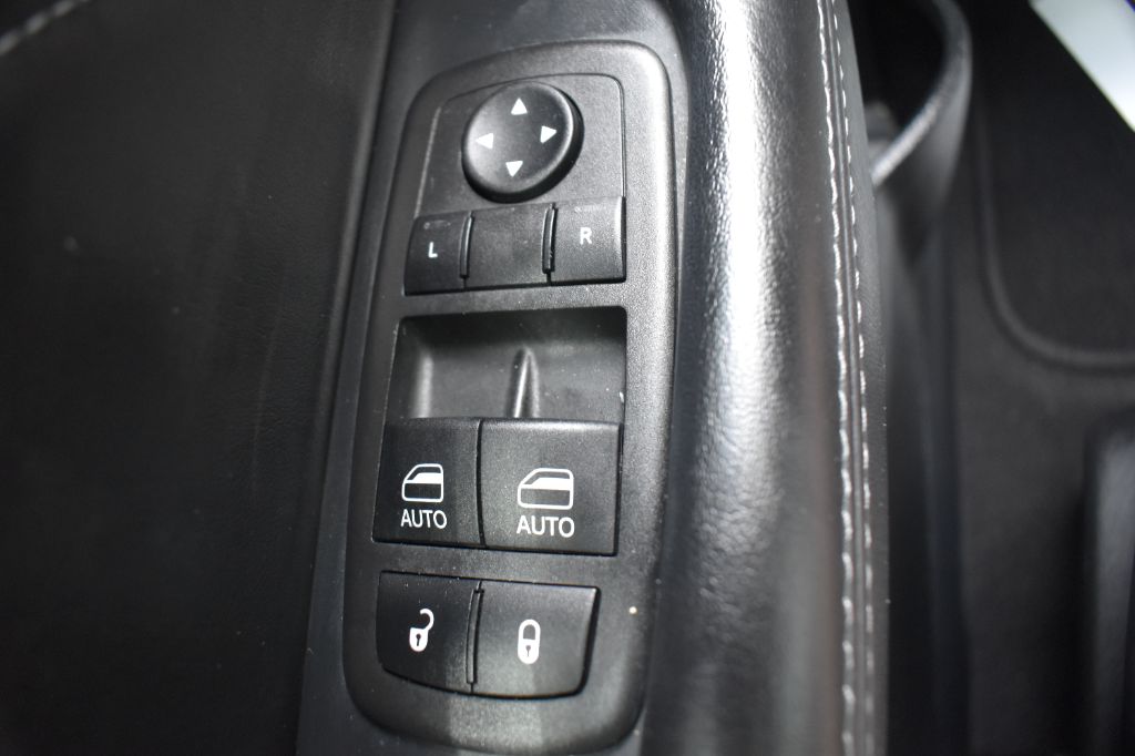 Dodge Challenger photo 13