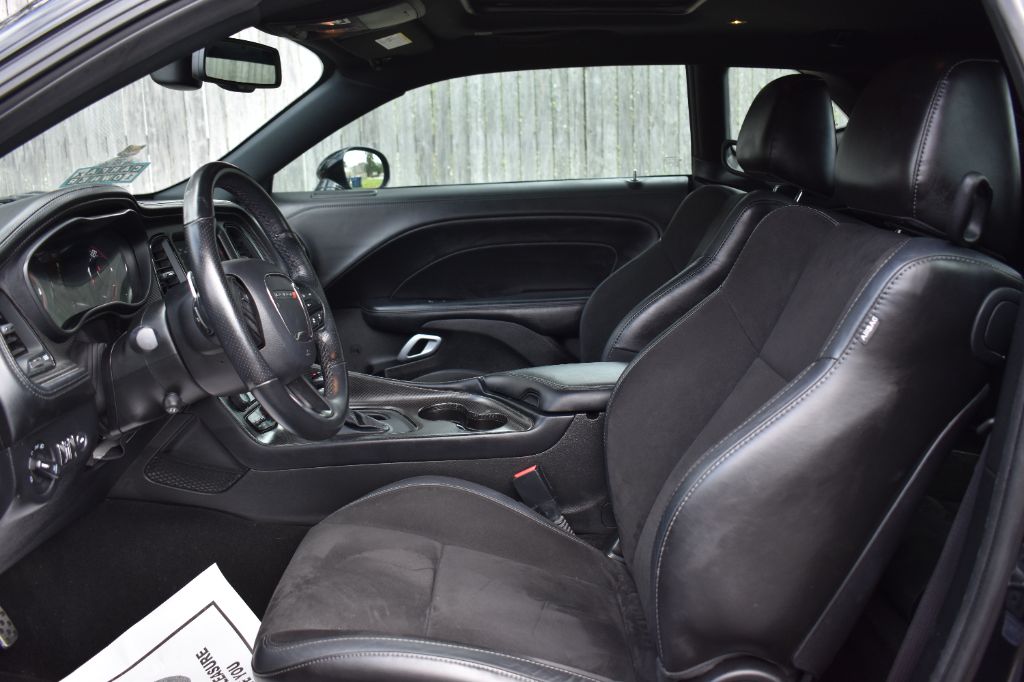 Dodge Challenger photo 9