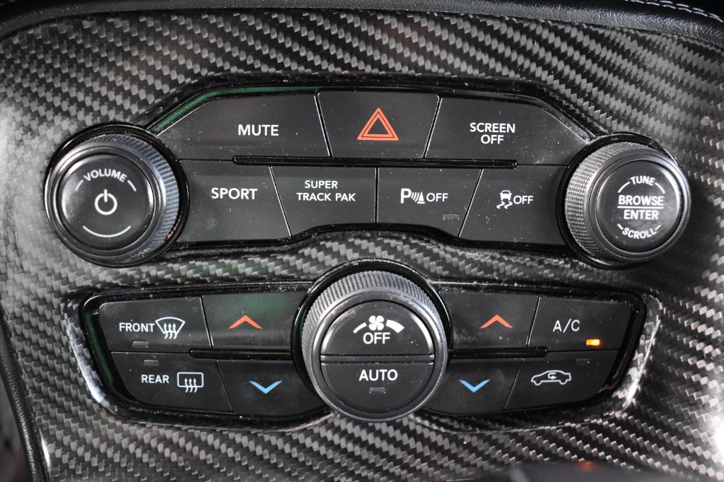 Dodge Challenger photo 18