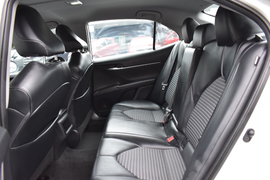 Toyota Camry photo 10