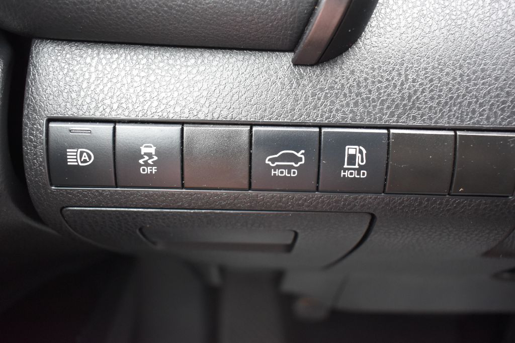 Toyota Camry photo 18