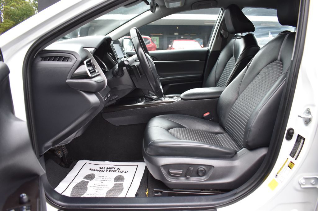 Toyota Camry photo 9