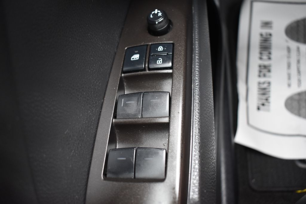 Toyota Camry photo 12