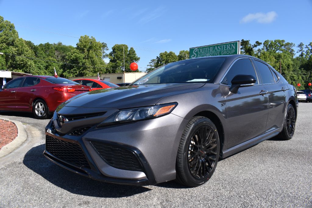 2023 Toyota Camry SE's photo