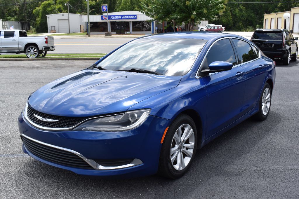 2015 Chrysler 200's photo