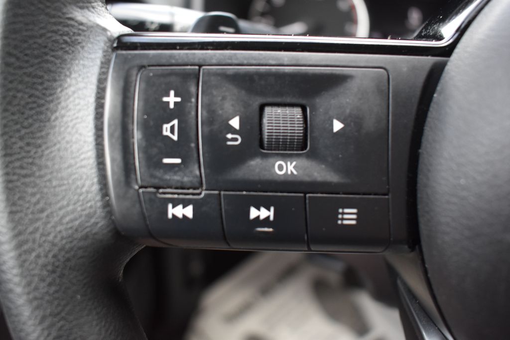 Nissan Rogue photo 19