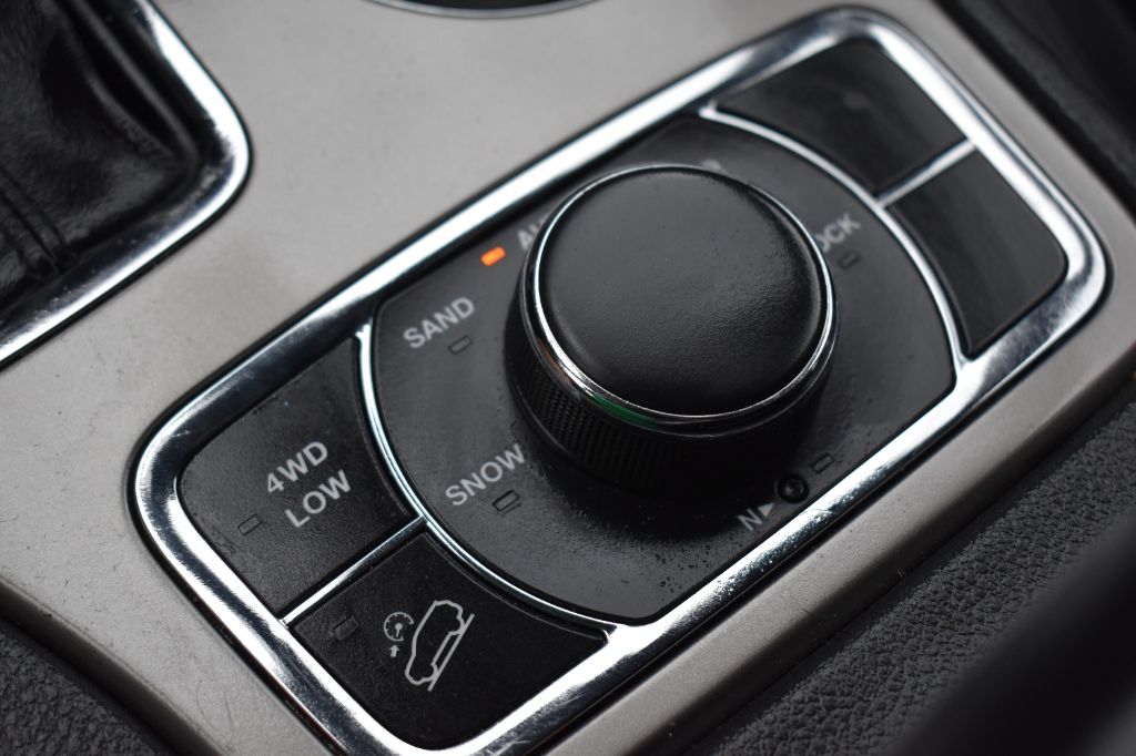 Jeep Grand Cherokee photo 21
