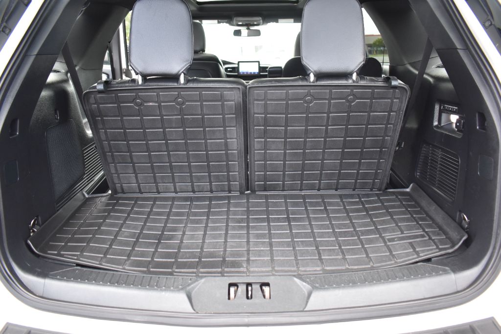 Ford Explorer photo 12