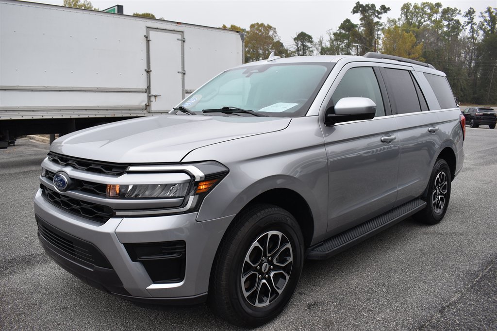 2022 Ford Expedition XLT's photo