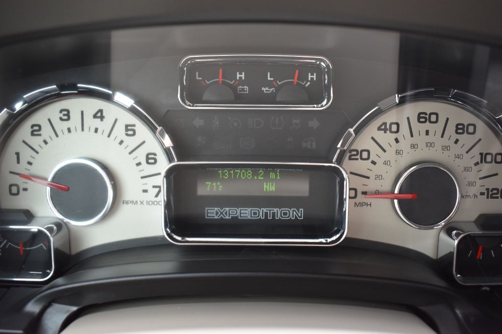 Ford Expedition EL photo 16