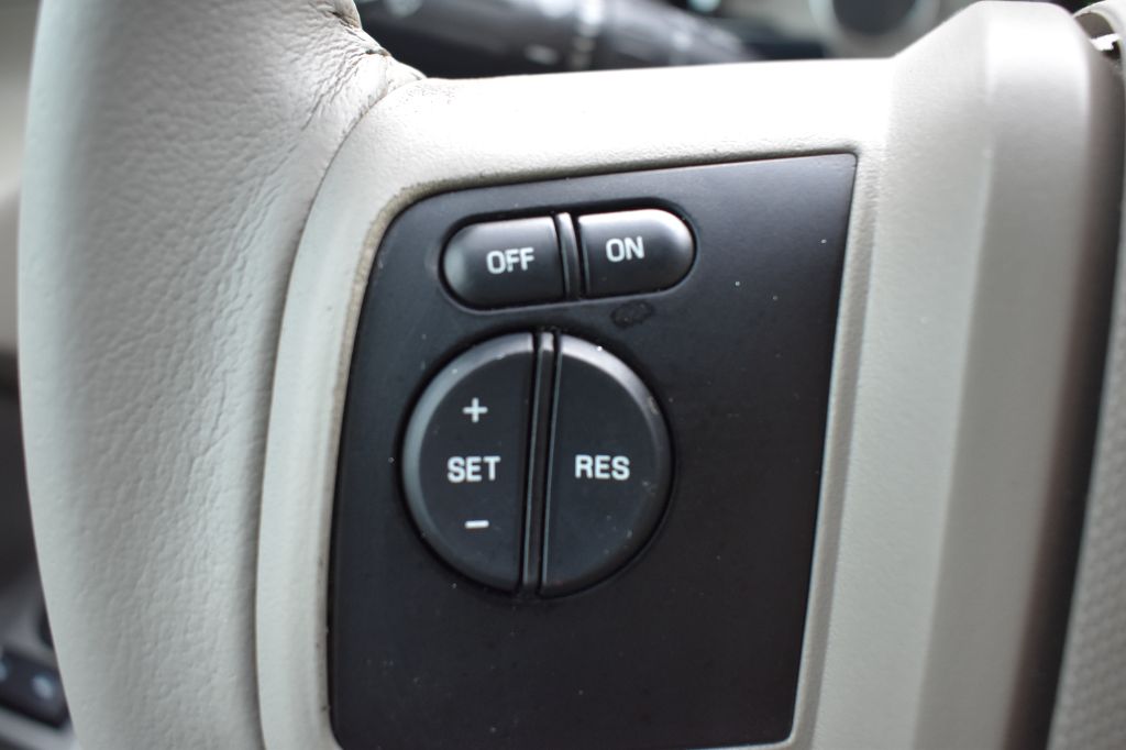 Ford Expedition EL photo 21