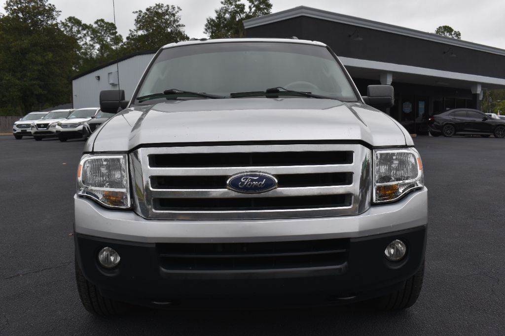 Ford Expedition EL photo 2