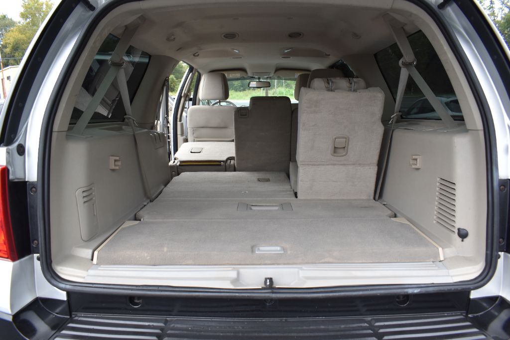 Ford Expedition EL photo 12