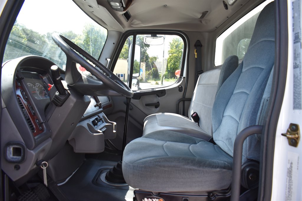 Freightliner M2 photo 9